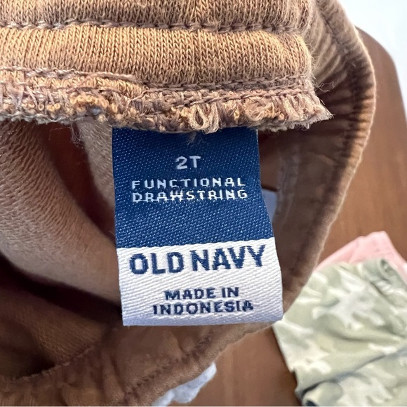 Bundle of 3 pairs of Old Navy drawstring girls 2T shorts in great condition - Picture 5 of 12